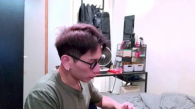 UndreamtM online show from February 15, 2:05 pm