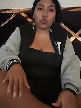 Snapshot of emmyjhonson07 chatting on January 15, 1:25 pm emmyjhonson07 online show from January 15, 1:25 pm