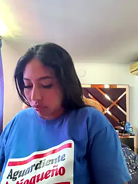 Snapshot of emmyjhonson07 chatting on October 31, 2:13 pm emmyjhonson07 online show from October 31, 2:13 pm