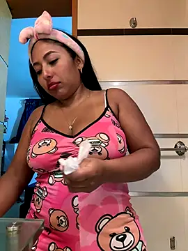 Snapshot of emmyjhonson07 chatting on November 8, 3:43 am emmyjhonson07 online show from November 8, 3:43 am