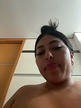 Snapshot of emmyjhonson07 chatting on November 22, 3:44 pm emmyjhonson07 online show from November 22, 3:44 pm