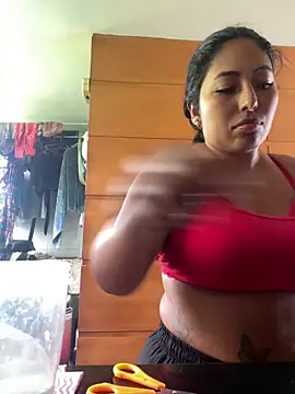 Snapshot of emmyjhonson07 chatting on November 12, 3:27 pm emmyjhonson07 online show from November 12, 3:27 pm