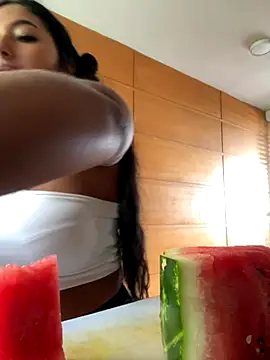 Snapshot of emmyjhonson07 chatting on November 5, 1:36 pm emmyjhonson07 online show from November 5, 1:36 pm