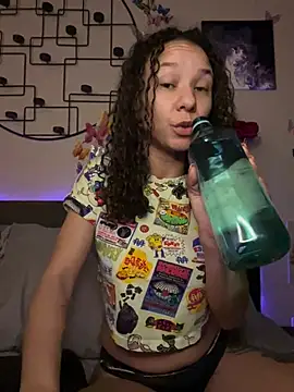 Snapshot of _Neeka_ chatting on January 2, 11:31 am Neeka online show from January 2, 11:31 am