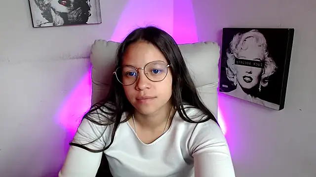 Snapshot of SamanthaRoldaan chatting on March 17, 5:27 pm SamanthaRoldaan online show from March 17, 5:27 pm