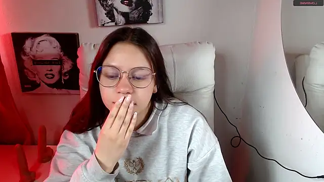 SamanthaRoldaan online show from December 18, 2:10 pm