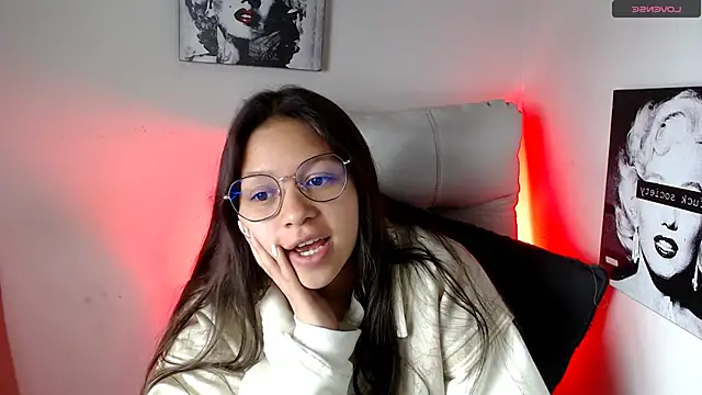Snapshot of SamanthaRoldaan chatting on March 6, 3:45 pm SamanthaRoldaan online show from March 6, 3:45 pm