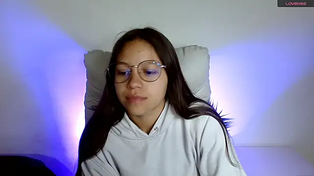 Snapshot of SamanthaRoldaan chatting on March 20, 1:37 pm SamanthaRoldaan online show from March 20, 1:37 pm