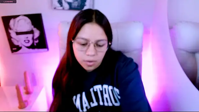 SamanthaRoldaan online show from March 3, 2:35 pm