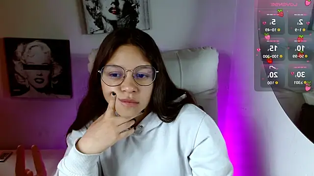 Snapshot of SamanthaRoldaan chatting on September 24, 3:29 pm SamanthaRoldaan online show from September 24, 3:29 pm