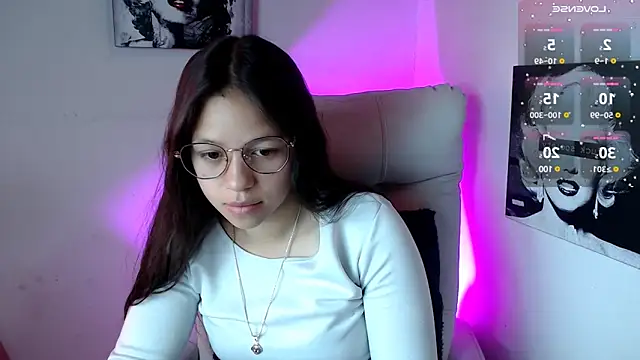 Snapshot of SamanthaRoldaan chatting on March 10, 1:54 pm SamanthaRoldaan online show from March 10, 1:54 pm