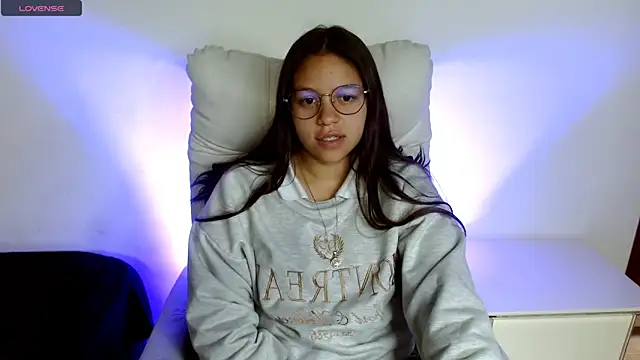 Snapshot of SamanthaRoldaan chatting on March 18, 4:39 pm SamanthaRoldaan online show from March 18, 4:39 pm