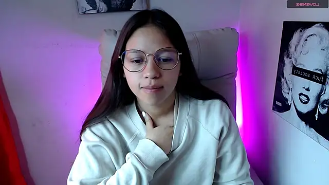 Snapshot of SamanthaRoldaan chatting on March 2, 1:42 pm SamanthaRoldaan online show from March 2, 1:42 pm