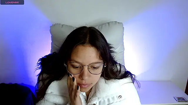 Snapshot of SamanthaRoldaan chatting on March 19, 4:34 pm SamanthaRoldaan online show from March 19, 4:34 pm