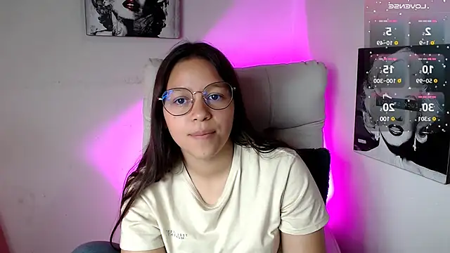 Snapshot of SamanthaRoldaan chatting on March 8, 5:11 pm SamanthaRoldaan online show from March 8, 5:11 pm