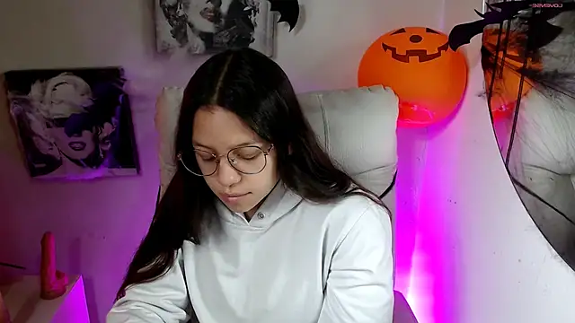 SamanthaRoldaan online show from October 29, 3:00 pm