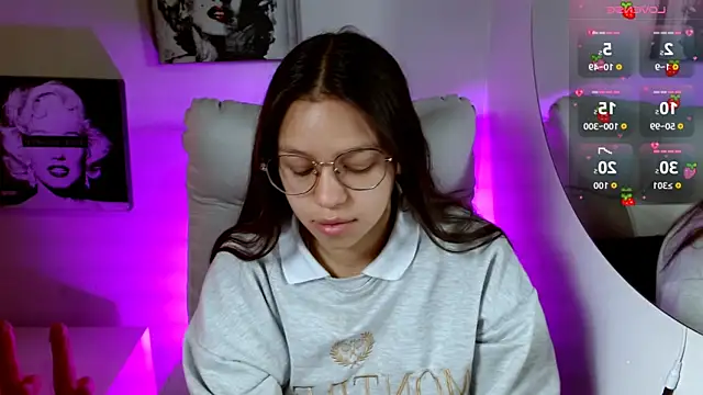 Snapshot of SamanthaRoldaan chatting on September 15, 2:17 pm SamanthaRoldaan online show from September 15, 2:17 pm