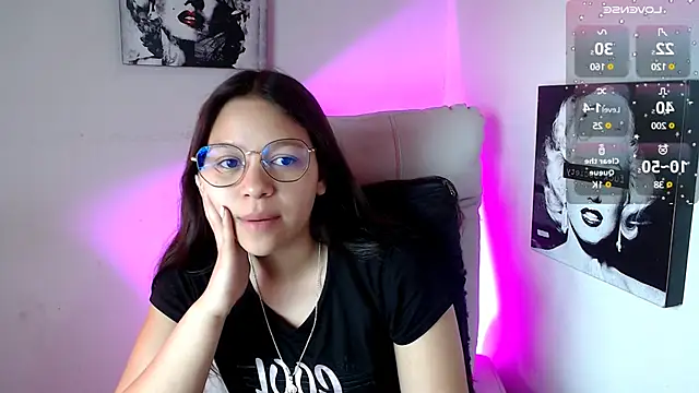 Snapshot of SamanthaRoldaan chatting on March 11, 1:01 pm SamanthaRoldaan online show from March 11, 1:01 pm