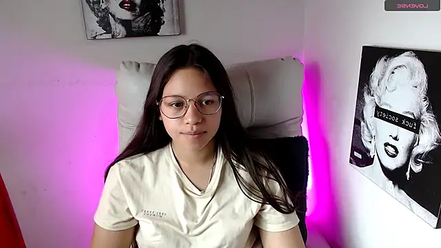 Snapshot of SamanthaRoldaan chatting on March 2, 4:47 pm SamanthaRoldaan online show from March 2, 4:47 pm