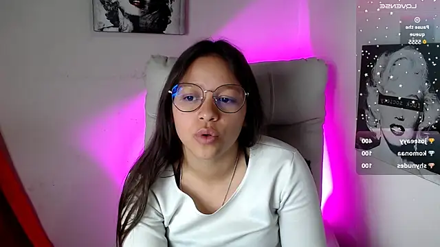 Snapshot of SamanthaRoldaan chatting on March 10, 8:01 pm SamanthaRoldaan online show from March 10, 8:01 pm