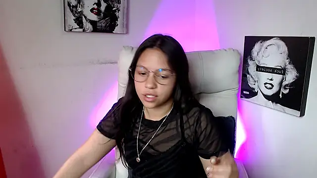 Snapshot of SamanthaRoldaan chatting on March 15, 8:54 pm SamanthaRoldaan online show from March 15, 8:54 pm