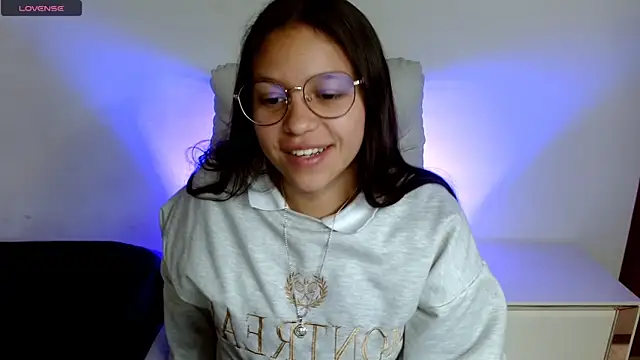 Snapshot of SamanthaRoldaan chatting on March 18, 7:44 pm SamanthaRoldaan online show from March 18, 7:44 pm