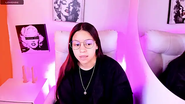 SamanthaRoldaan online show from March 17, 3:15 pm