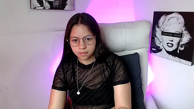 Snapshot of SamanthaRoldaan chatting on March 15, 5:48 pm SamanthaRoldaan online show from March 15, 5:48 pm