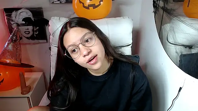 Snapshot of SamanthaRoldaan chatting on October 15, 3:20 pm SamanthaRoldaan online show from October 15, 3:20 pm