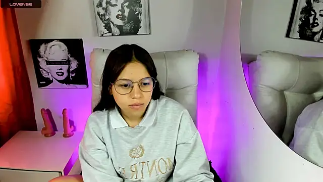 SamanthaRoldaan online show from April 8, 2:51 pm