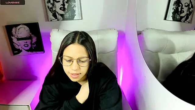 SamanthaRoldaan online show from April 19, 4:19 pm