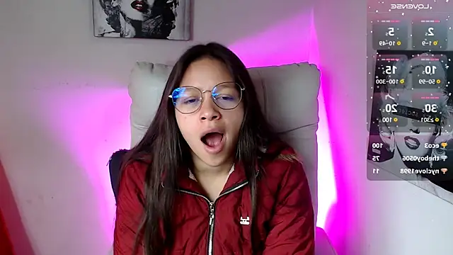 Snapshot of SamanthaRoldaan chatting on March 12, 4:13 pm SamanthaRoldaan online show from March 12, 4:13 pm