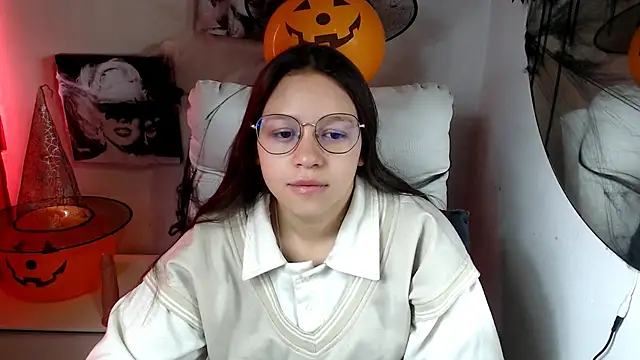 Snapshot of SamanthaRoldaan chatting on October 18, 2:19 pm SamanthaRoldaan online show from October 18, 2:19 pm