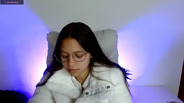Snapshot of SamanthaRoldaan chatting on March 19, 1:29 pm SamanthaRoldaan online show from March 19, 1:29 pm