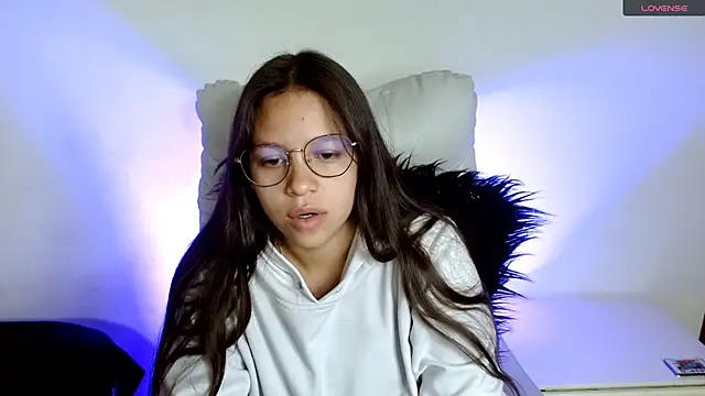 Snapshot of SamanthaRoldaan chatting on March 20, 4:53 pm SamanthaRoldaan online show from March 20, 4:53 pm