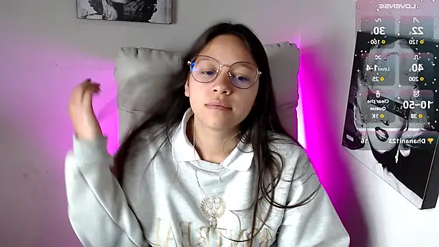 Snapshot of SamanthaRoldaan chatting on March 4, 4:52 pm SamanthaRoldaan online show from March 4, 4:52 pm