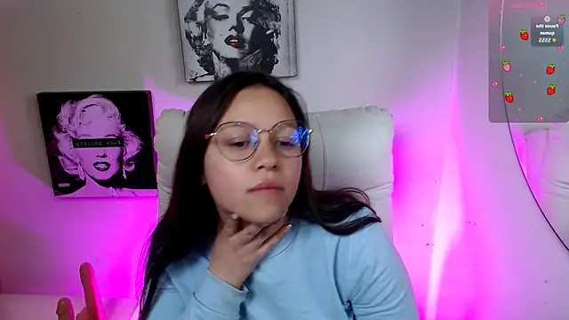 SamanthaRoldaan online show from December 4, 9:25 pm