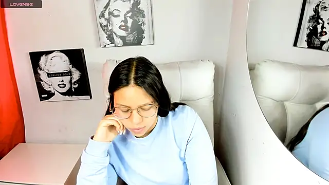 SamanthaRoldaan online show from April 18, 7:58 pm