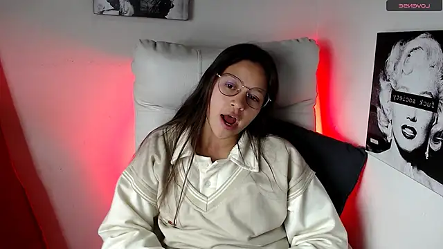 Snapshot of SamanthaRoldaan chatting on March 6, 6:48 pm SamanthaRoldaan online show from March 6, 6:48 pm