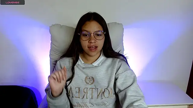 Snapshot of SamanthaRoldaan chatting on March 18, 1:34 pm SamanthaRoldaan online show from March 18, 1:34 pm