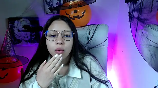 Snapshot of SamanthaRoldaan chatting on October 14, 1:23 pm SamanthaRoldaan online show from October 14, 1:23 pm