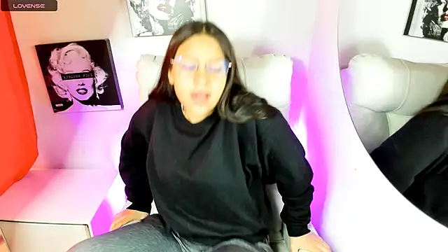 SamanthaRoldaan online show from April 19, 6:10 pm