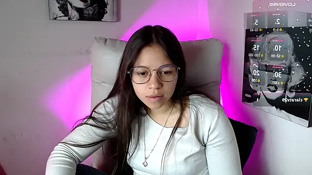 Snapshot of SamanthaRoldaan chatting on March 10, 4:57 pm SamanthaRoldaan online show from March 10, 4:57 pm