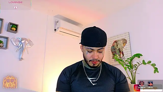 JordanSmiith  online show from July 17, 9:23 pm