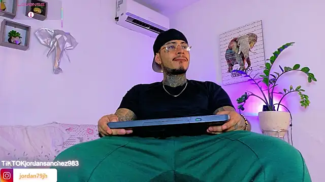 JordanSmiith  online show from May 5, 10:02 pm