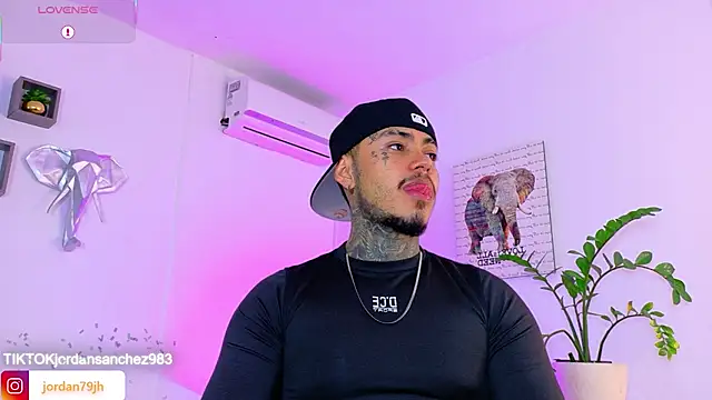 JordanSmiith  online show from June 4, 9:41 pm
