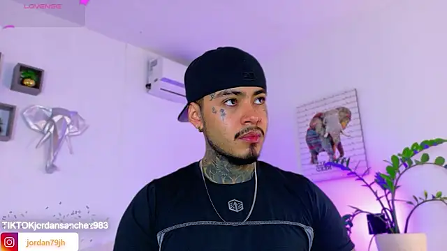 JordanSmiith  online show from April 3, 8:04 pm