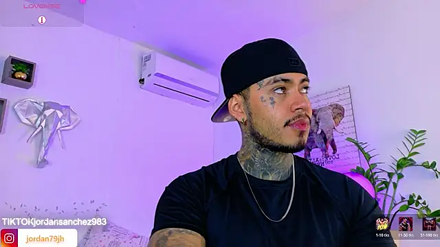 JordanSmiith  online show from April 21, 7:53 pm