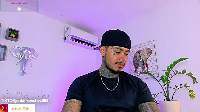 JordanSmiith  online show from June 12, 9:01 pm