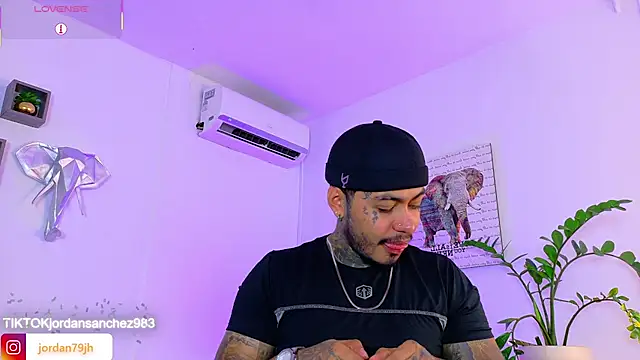 JordanSmiith  online show from June 18, 9:53 pm